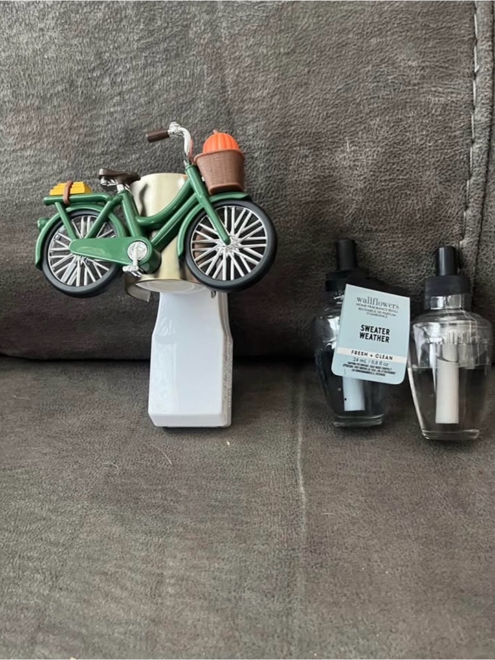Bath & Body Works Green Bicycle Wallflowers Plug-In with Pumpkin Basket